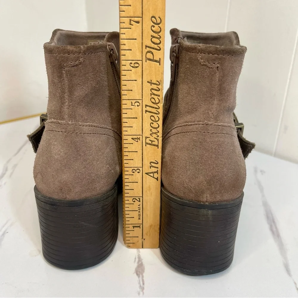 Clarks Brown Leather Moto Ankle Boots with Buckle Detail Block Heel Sz 7.5
